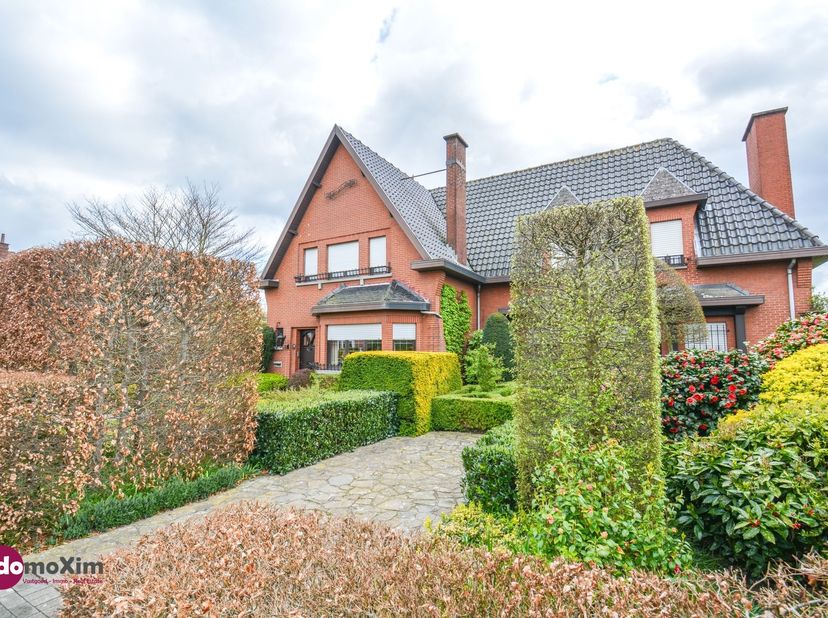 Statige villa met 3 slaapkamers op een ruim perceel in Hever<br />
<br />
Ben je op zoek naar een ruime villa met tal van mogelijkheden dewelke cent