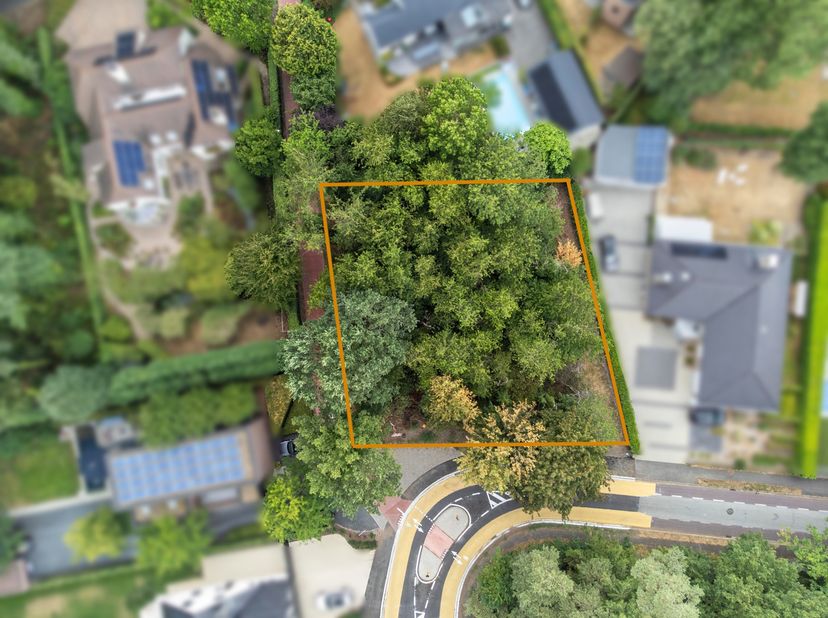 ZUIDWESTELIJK GERICHTE BOUWGROND VOOR OPEN BEBOUWING VAN 11A18CA IN RESIDENTIËLE VILLAWIJK TE GENK (MOLENBLOOK)<br />
In de smaakvolle villawijk Molen