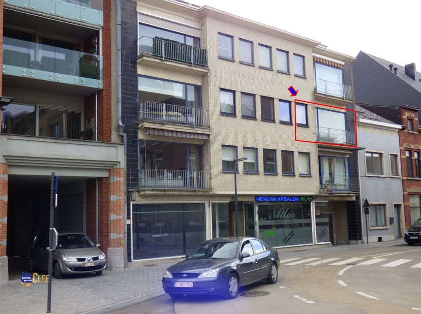Charmant appartement à vendre au cœur de Saint-Trond.<br />
Cet appartement lumineux se trouve au deuxième étage d'un immeuble bien entretenu avec as