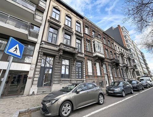                                         Herenhuis te koop in Liège, € 1.050.000
