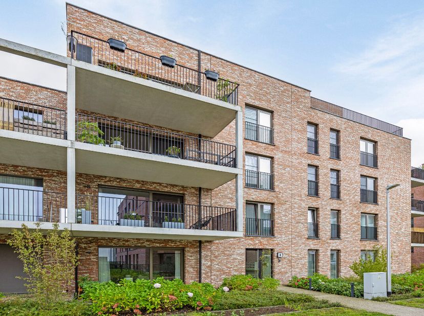 BEZOEKAANVRAGEN UITSLUITEND VIA MIJN HUURPROFIEL, KLIK OP DE CONTACTKNOP OM UW BEZOEK AAN TE VRAGEN Gelijkvloers appartement met twee slaapkamers te h
