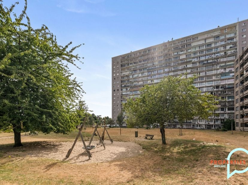 Volledig gerenoveerde studio met aparte slaapruimte te koop in Gent<br />
contact: Peter<br />