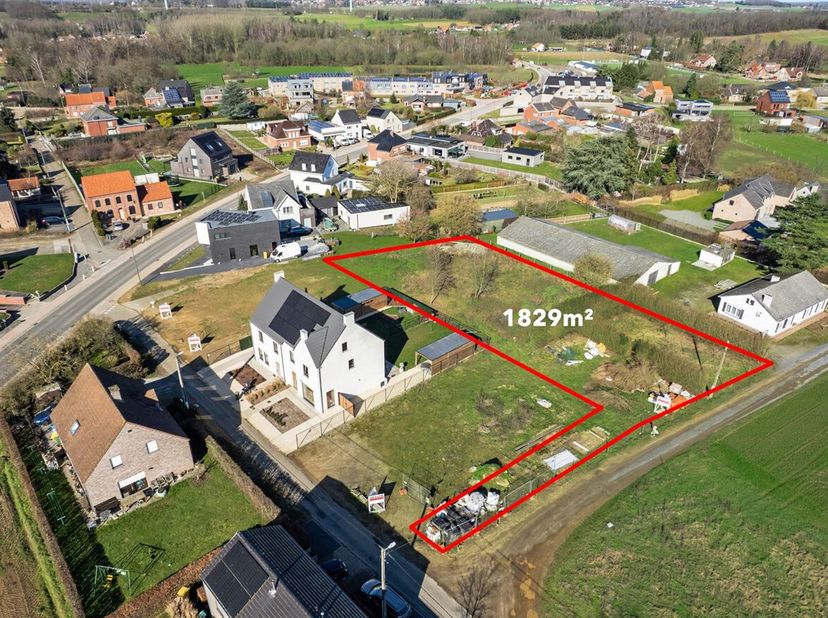 Ruime projectgrond van circa 1.829 m² gelegen aan het Hondstraatje in Bekkevoort.<br />
Dit perceel biedt interessante mogelijkheden voor de realisati