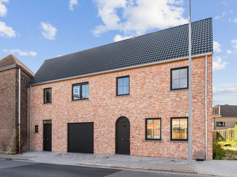 Huis te koop in Vierkeerstraat 3,
                    8531 Bavikhove
