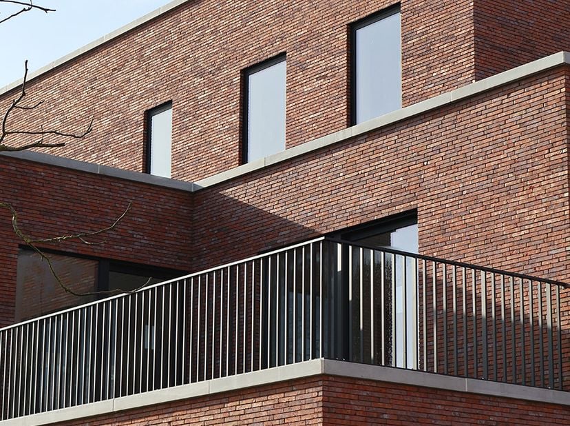 Découvrez ce lumineux appartement duplex de 3 chambres, où confort et qualité sont au cœur du projet. Le spacieux séjour avec cuisine ouverte constitu