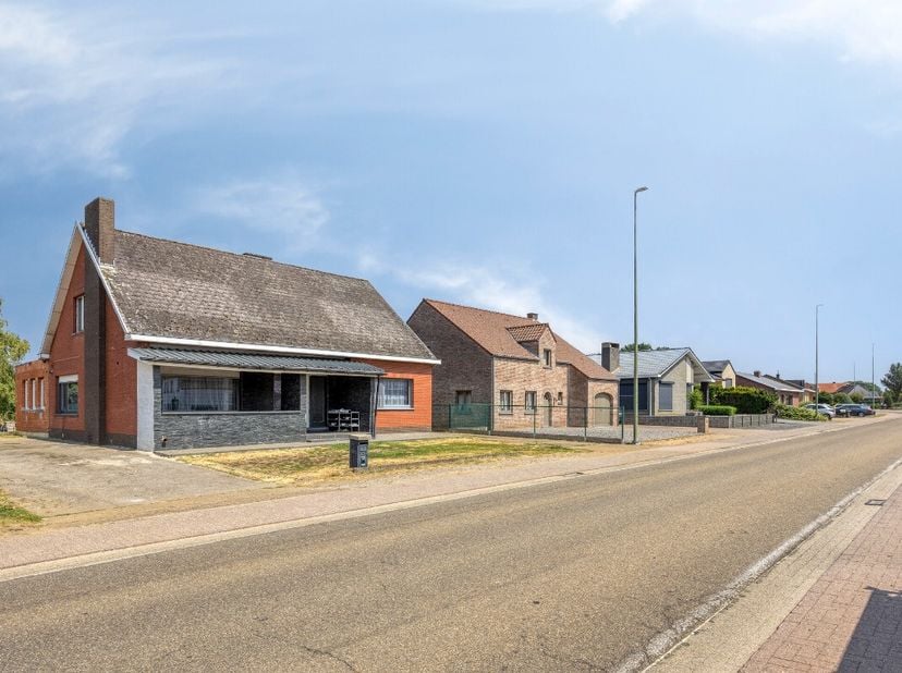 Beringen: ruime open bebouwing met 5 slaapkamers op topligging Deze open bebouwing is gelegen op een uitstekende locatie tussen het centrum van Bering