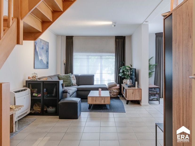 Goed onderhouden én lichtrijk appartement met 2 ruime slaapkamers en privé-staanplaats gelegen in Beverlo-Beringen. Troeven: + Conforme elektrische in