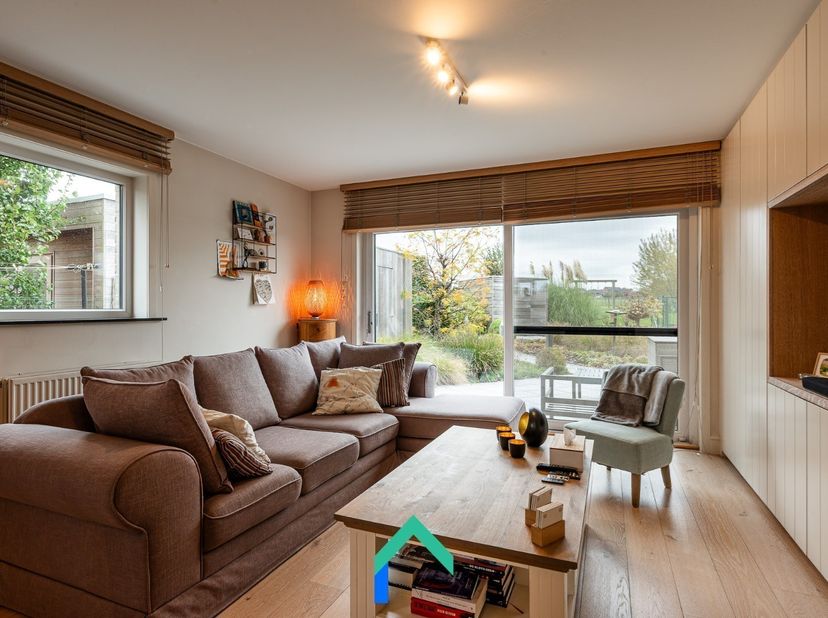 Algemeen<br />
Welkom in deze gezellige woning in de Mandellaan te Meulebeke. De ligging combineert rust met een landelijk uitzicht achteraan wat mete