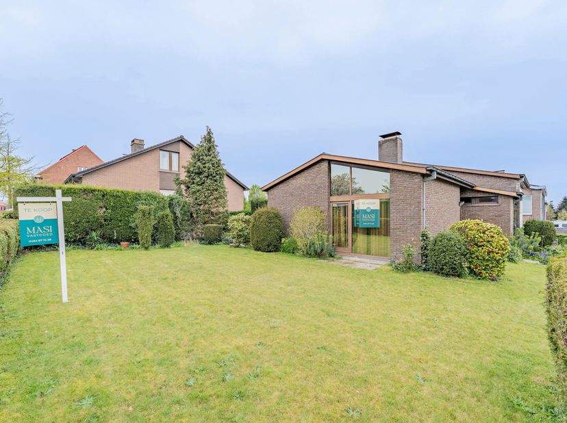 Ieder bod wordt voorgelegd aan de verkopers!<br />
In het centrum van Aalter bevindt zich deze te renoveren alleenstaande woning op een prachtig perce