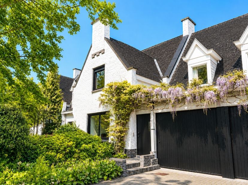 Een uitzonderlijke villa waar wonen, werken en genieten samenkomen ...<br />
<br />
Niet vaak komt een eigendom op de markt die zoveel mogelijkheden b
