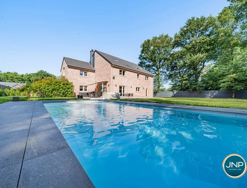                                         Villa à vendre à Neuville-en-Condroz, € 990.000
