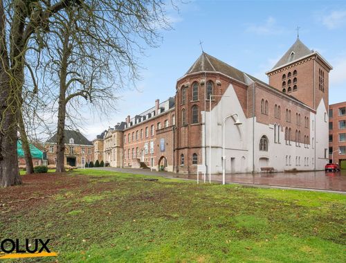                                         Bien commercial à louer à Groot-Bijgaarden, € 3.892
