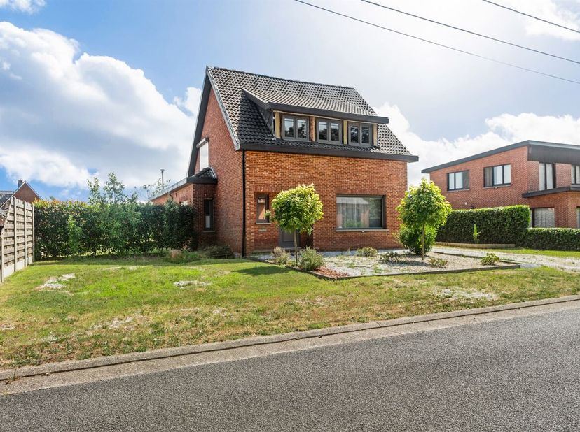 Charmante vrijstaande gezinswoning op een rustige ligging nabij het centrum van Ham<br />
Op zoek naar een woning met karakter, ruimte én hedendaags c