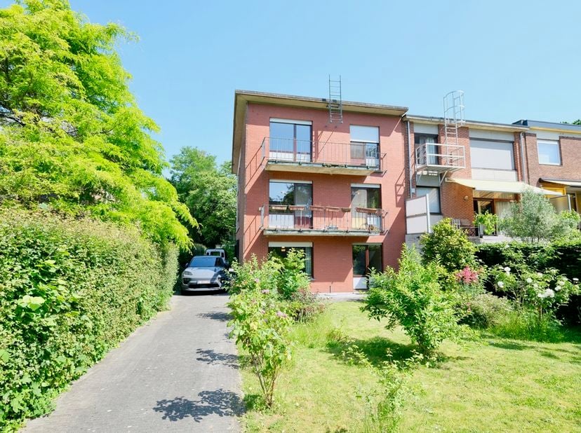 DEURNE : REF 7764369 - Immeuble de rapport composé de 3 unités reconnues avec jardin et 2 garages<br />
<br />
Situé dans un quartier verdoyant, à pro