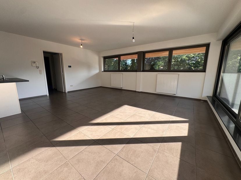 Bent u op zoek naar een ruim, instapklaar appartement op een toplocatie waar comfort, rust en alle dagelijkse voorzieningen hand in hand gaan?<br />
D