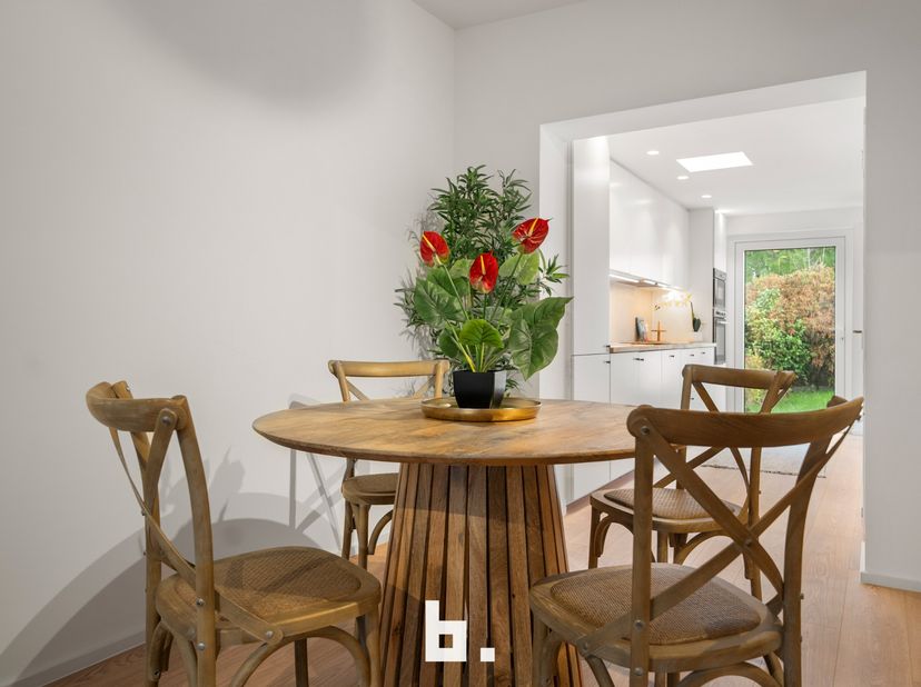 Schrijf u in  via Bricx.be voor het bezoekmoment op woe 4/09 van 16u30 tot 17u30 .Deze gerenoveerde, instapklare en bijzonder gezellige woning is gele
