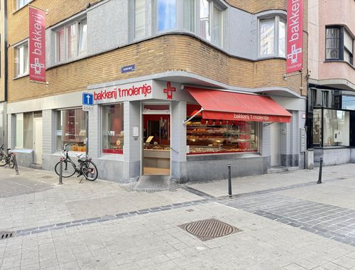                                         Handelsgelijkvloers te huur in Oostende, € 2.020
