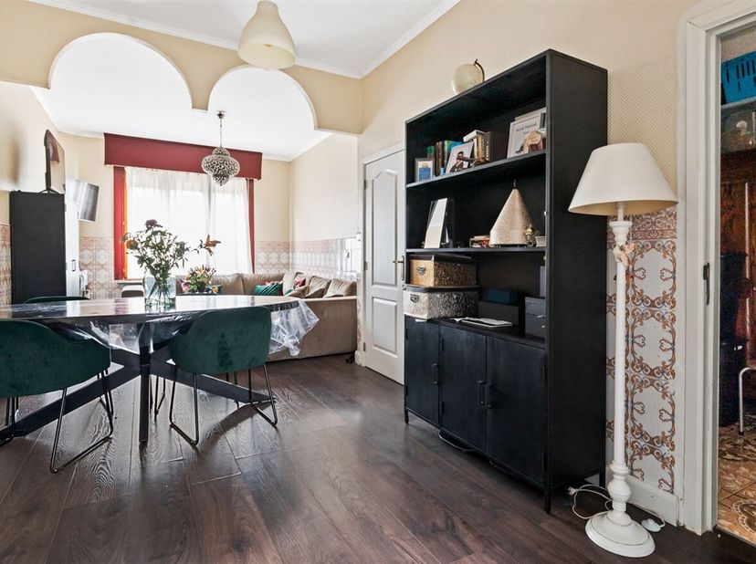 Cette maison à rénover sur Gallifortlei à Deurne offre beaucoup de potentiel pour ceux qui recherchent de l'espace et une maison qui peut être finie e