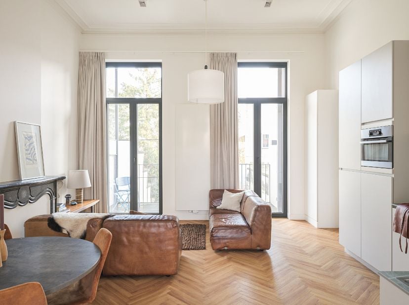<br />
Toplocatie – Sint-Pietersplein. Bijzonder karaktervol, instapklaar 1-slaapkamerappartement met herenhuisgevoel en kwalitatief terras.<br />
<br