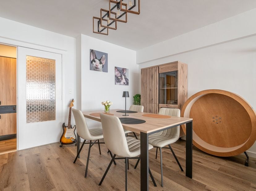 Vernieuwd appartement met 2 slaapkamers te koop