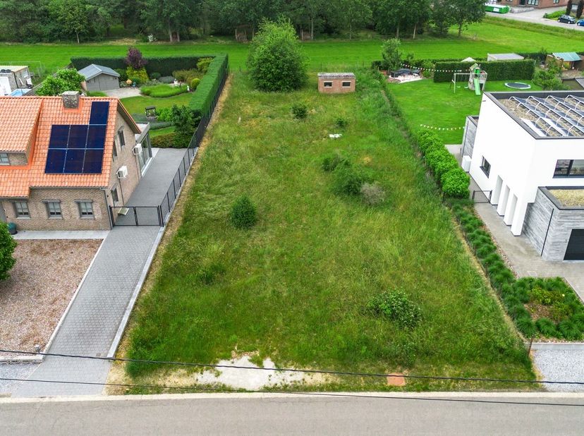 Ruim perceel voor open bebouwing te Hechtel-Eksel.<br />
<br />
Ben je op zoek naar een ruim perceel om je droomwoning te bouwen? Dan is dit bouwper
