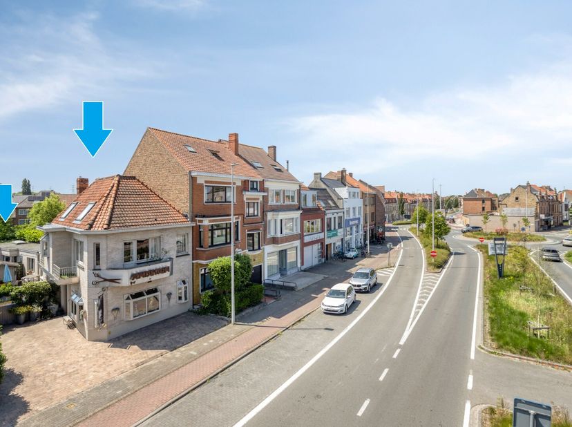 BRUGES - COMMERCE avec logement, TRÈS BIEN SITUÉ à l'angle d'une des routes d'accès les plus fréquentées de Bruges. Le rez-de-chaussée commercial, act