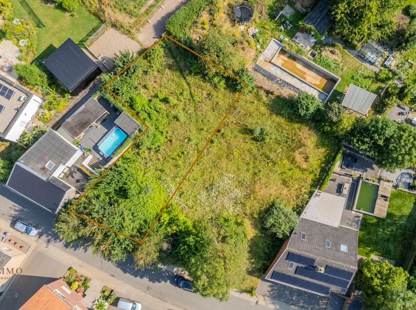 Bent u op zoek naar een interessante ontwikkelingskans op een rustige en aantrekkelijke locatie? Deze projectgrond in het charmante Vroenhoven biedt d