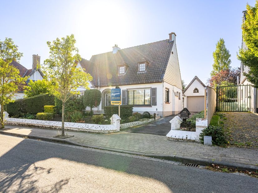 Huis te koop in Albrecht Rodenbachlaan 12,
                    8930 Lauwe