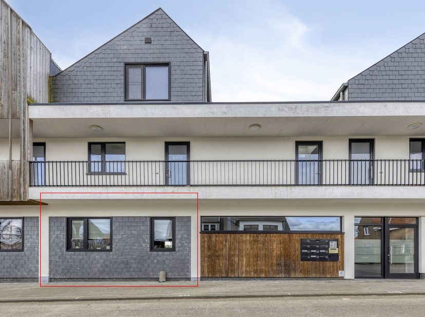 Vous recherchez le confort, la paix et la durabilité au cœur de Zedelgem ? Cet appartement de haute qualité situé au rez-de-chaussée de la Snellegemse