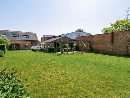                                         Hoeve te koop in Lint, € 590.000
