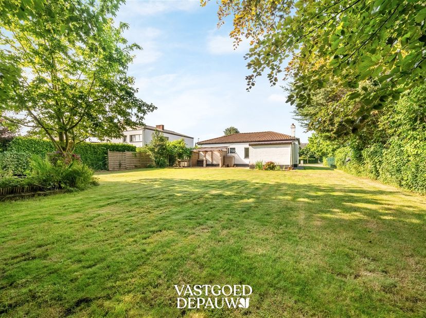 Cette solide maison individuelle bénéficie d'un emplacement calme à Erkegem, une localité très prisée, à proximité du centre d'Oostkamp et offrant un