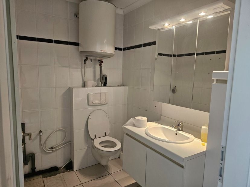 Vlot bereikbare kantoorruimte op de eerste verdieping.<br />
<br />
Dit pand is gelegen in een gebouw met diverse kantoorruimtes en gemeenschappelijke
