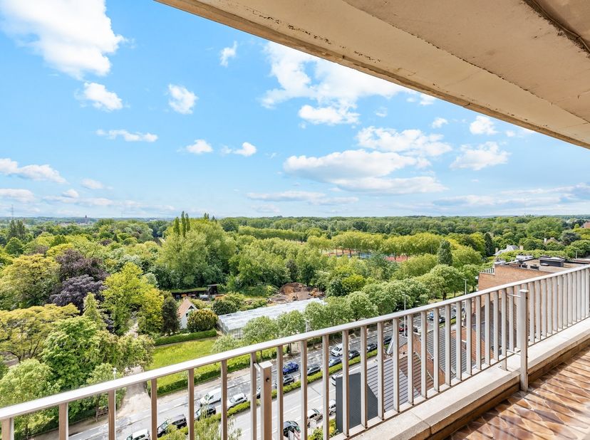 Op zoek naar een lichtrijk appartement op een topligging? <br />
<br />
Dit prachtig appartement op de 10de verdieping, gelegen aan het Stadspark va