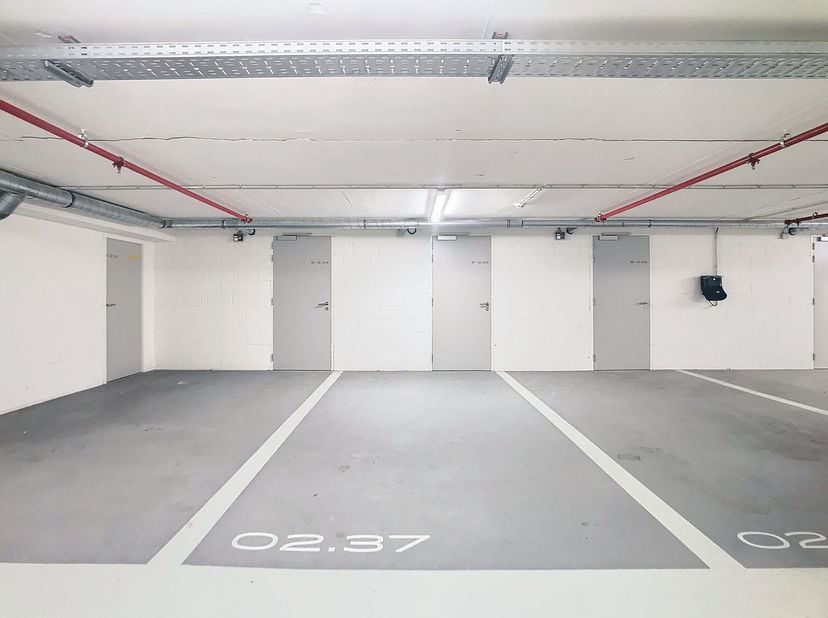 Ce parking souterrain central avec espace de stockage est unique en son genre dans la ville d'Anvers.<br />
Dimensions du terrain:<br />
- profondeur
