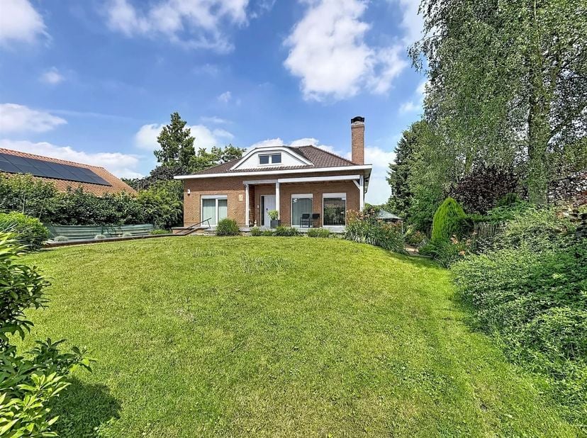 Huis te koop in Rue du Chêne du Bus 15,
                    7700 Lowingen
