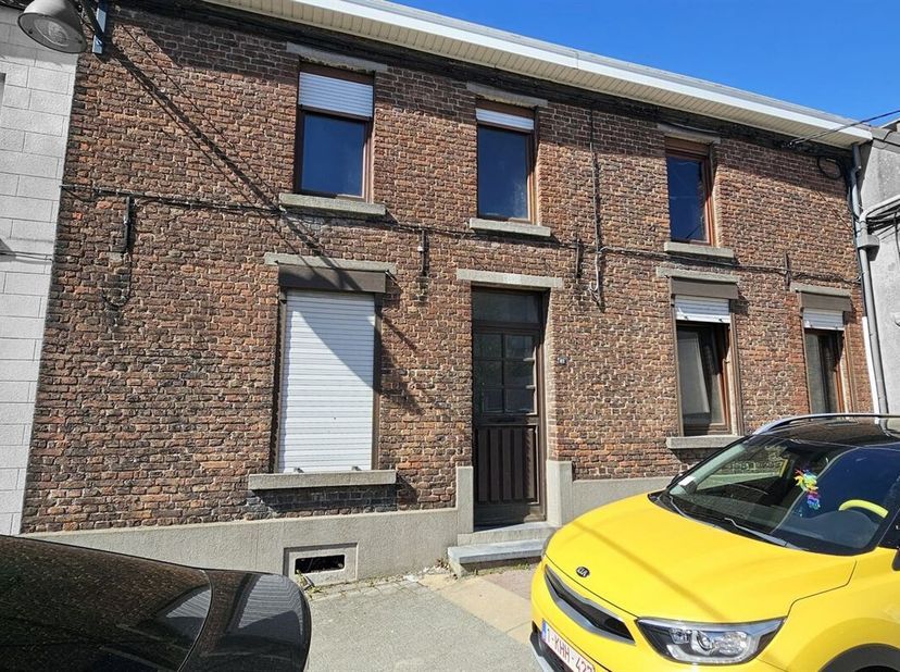 Prix: Offre à partir de 120.000 euros, frais d'agence non inclus et à charge de l'acquéreur.<br />
Maison de 233 m² (selon PEB) à parachever comprenan
