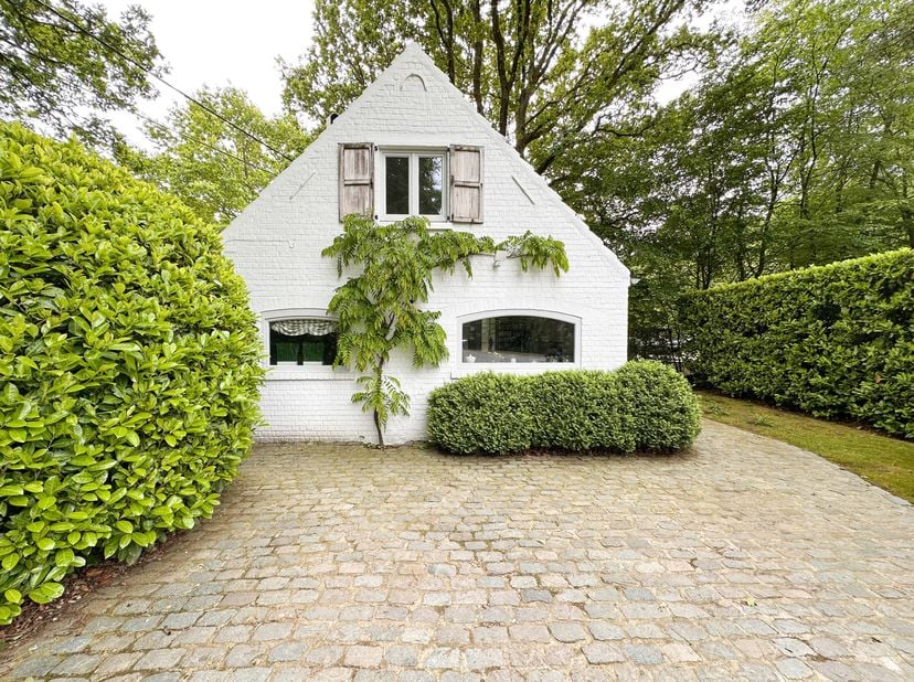 LASNE - proche du Messager. Agréable petite conciergerie, MAISON (1ch/1sdb) meublée de 75 m² dans une charmante propriété. Elle est composée au rez-de