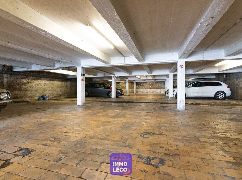 1 emplacement de parking situé au  sous-sol d'une résidence, sécurisé par un portail motorisé en façade.<br />
<br />
L'emplacement t se trouve en ple