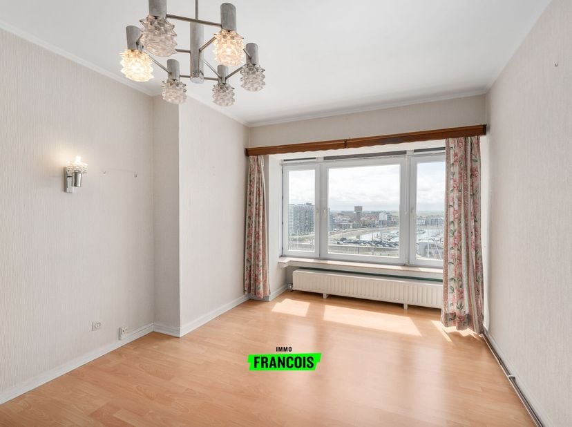 Cet appartement se situe au septième étage dune résidence bénéficiant dun emplacement AA absolu à Blankenberge, dans la prisée avenue Franchommelaan.