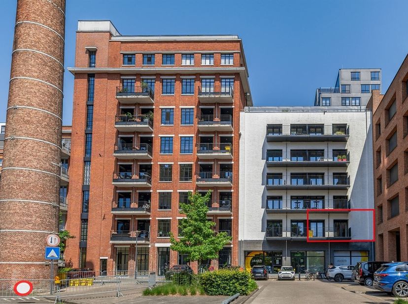 Handelspand met ruim terras in voormalige Anco-pastafabriek<br />
Deze commerciële ruimte bevindt zich op de eerste verdieping van de voormalige Anco-