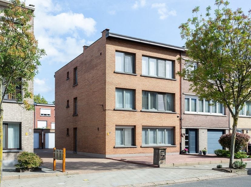 Appartement te koop in Kruisbekstraat 37,
                    2170 Merksem