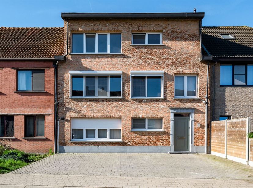 Appartement met 2 slaapkamers<br />
Dit op te frissen appartement met 2 slaapkamers is gelegen op de eerste verdieping en biedt een interessante oppor