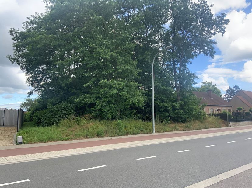 Ruim perceel bouwgrond in hartje Herentals.<br />
Bent u op zoek naar de perfecte plek om uw eigen woning te realiseren? Deze schitterende bouwgrond