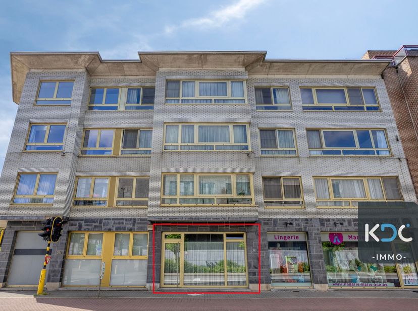 Appartement 1 chambre au rez-de-chaussée, idéalement situé au centre de Hoeilaart. À distance de marche des commerces, des transports en commun et de