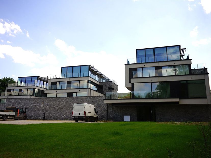 Te huur : Luxe appartement in Durbuy<br />
Ligging: Résidence Armonia, 1e verdieping, op de hoogten van Durbuy.<br />
Dit luxe appartement ligt in e