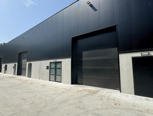                                         Bâtiment d’entreprise à louer à Buggenhout, € 1.750
