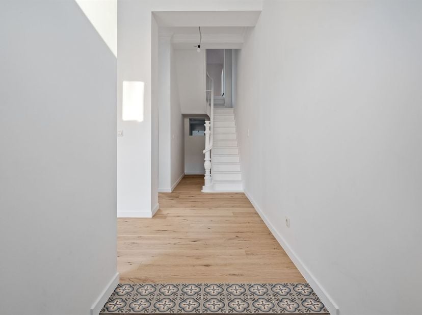 Journée portes ouvertes le samedi 14/03 de 12h30 à 13h30<br />
Belle maison de ville (5slpk) prête à l'emploi au cœur de Herentals.<br />
<br />
Ce