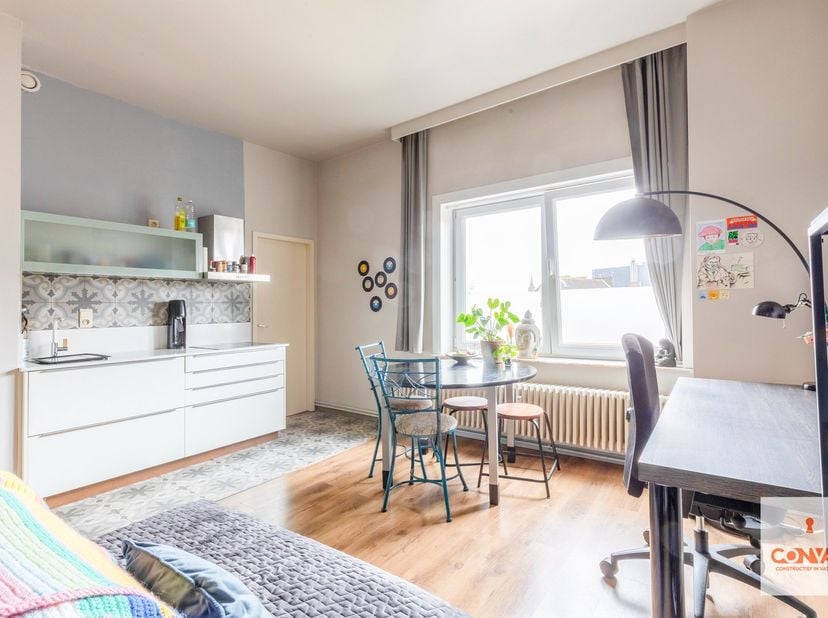 Deze studio is gelegen nabij de&amp;nbsp;Coupure te Gent en maakt deel uit van de residentie 1000 Vuren. De studio geniet van een uitstekende locatie: in