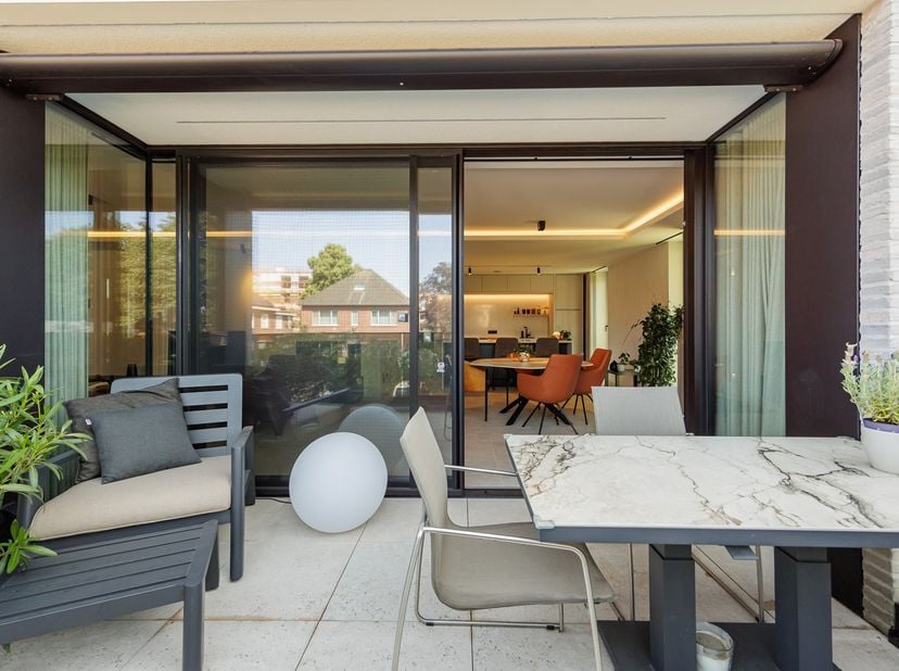 Perfect afgewerkt, ruim luxeappartement<br />
Exclusief ingerichte woning, ideaal gelegen in het centrum van Zonhoven, maar toch in alle rust.<br />
D