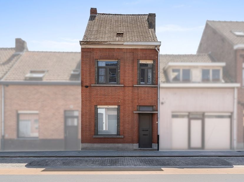 Een eigen stek of een slimme investering? Deze goed onderhouden rijwoning in Harelbeke biedt voor beide een sterk antwoord.<br />
Belangrijke troeven: